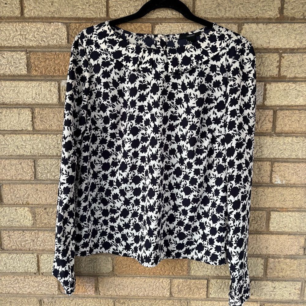 Forever 21 Black and White Floral Button-Back Blouse